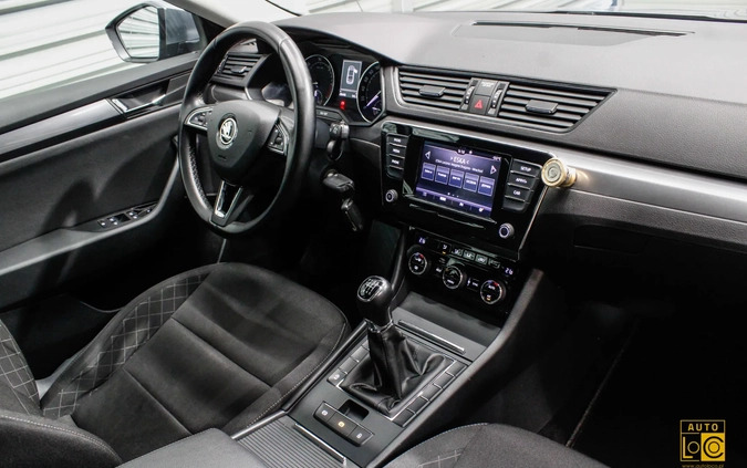 Skoda Superb cena 48888 przebieg: 293000, rok produkcji 2018 z Prochowice małe 379